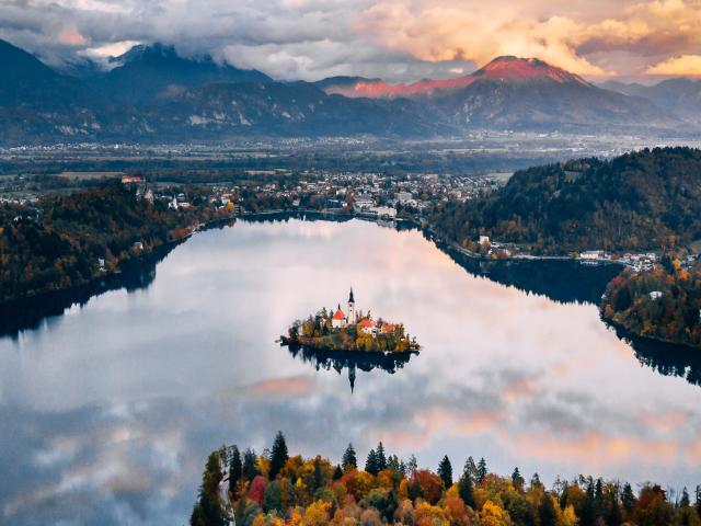 Slovenia_lake and city
