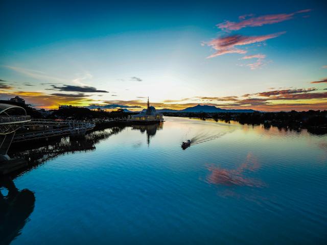 Golden Anniversary Bridge, Jalan Gambir, Kuching, Sarawak, Malaysia.jpg