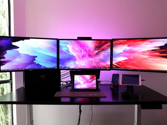 pic-multiple-computer-monitors