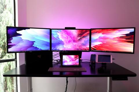pic-multiple-computer-monitors
